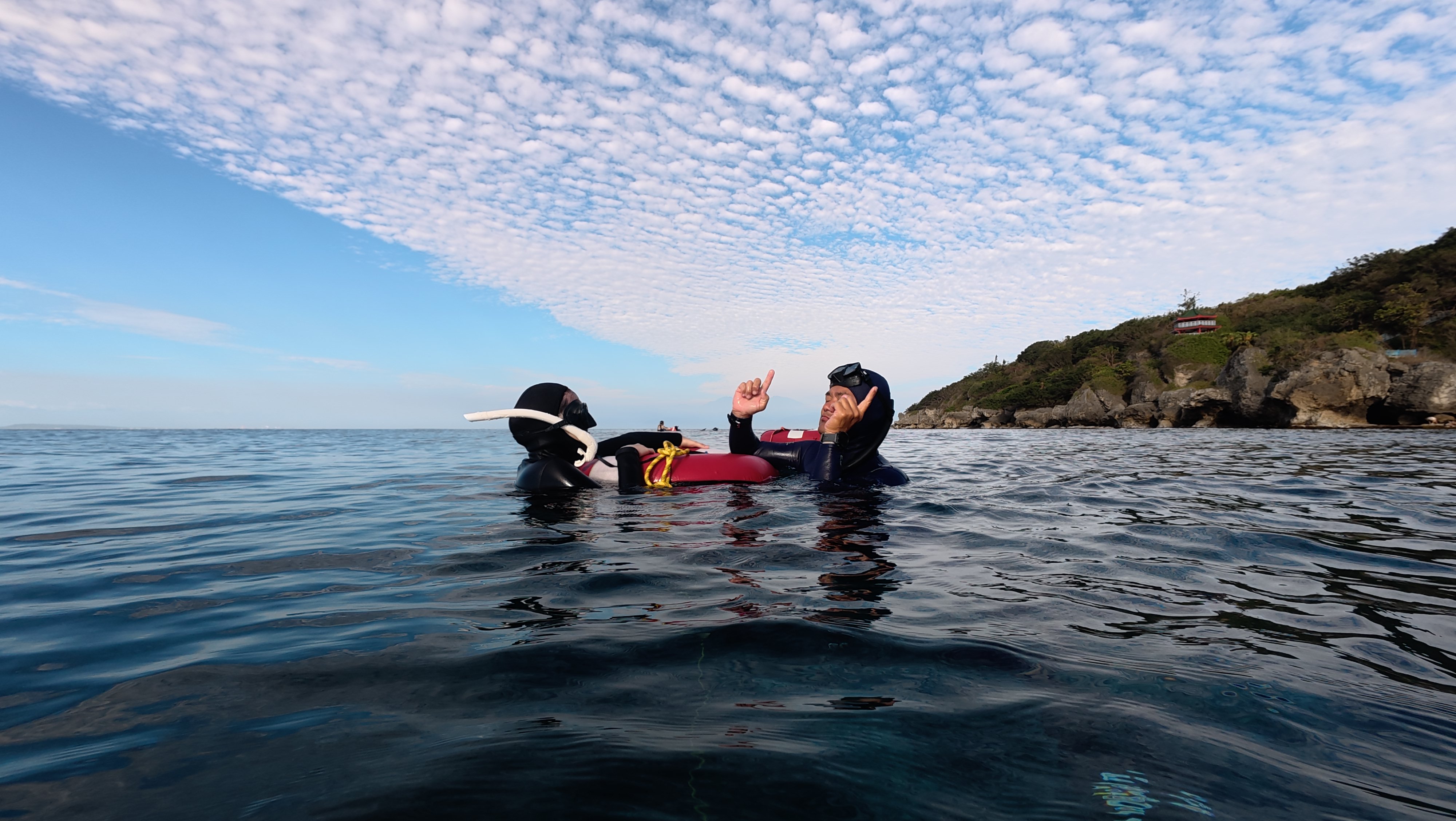 Dr. Sangkyu Kim freediving with a student, floating together in open water